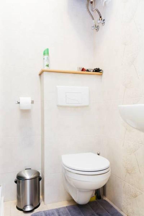 Romantic Apartment On Rynok Square With Air-Conditioning Lviv Room photo